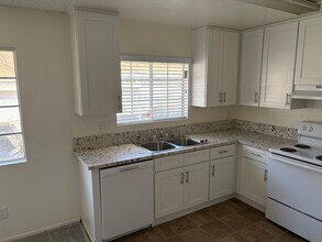 18071 Beneda Ln, Unit 214 in Santa Clarita, CA - Building Photo - Building Photo