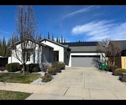 2554 Valhalla Pl in Chico, CA - Building Photo