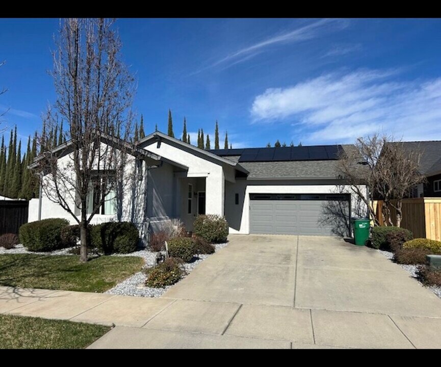 2554 Valhalla Pl in Chico, CA - Building Photo