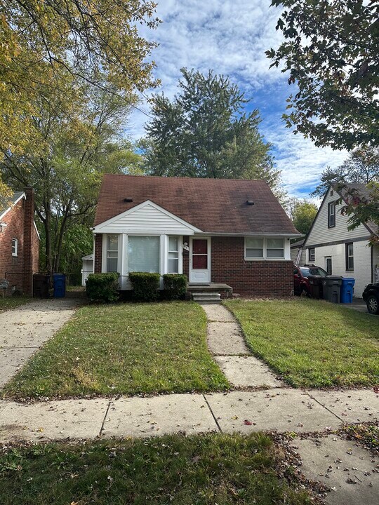 915 Sunningdale Dr in Inkster, MI - Building Photo