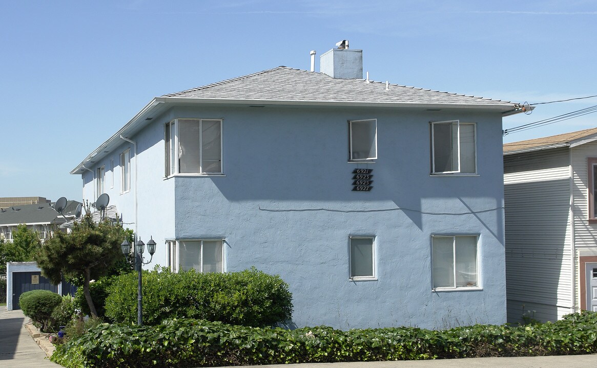 6921-6927 Macarthur Blvd in Oakland, CA - Building Photo