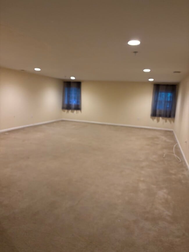 58 Oxford Ct in Englishtown, NJ - Building Photo - Building Photo