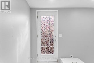 24 Baintree Way in Cambridge, ON - Building Photo - Building Photo