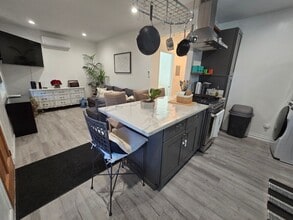 11334 Emelita St in Los Angeles, CA - Building Photo - Building Photo