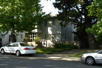 255 Waverley St in Menlo Park, CA - Building Photo - Building Photo