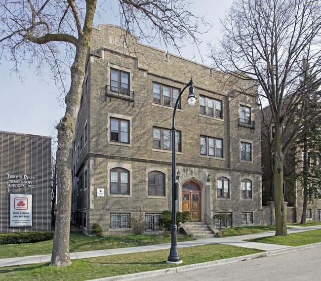 1420 E Capitol in Milwaukee, WI - Foto de edificio - Building Photo