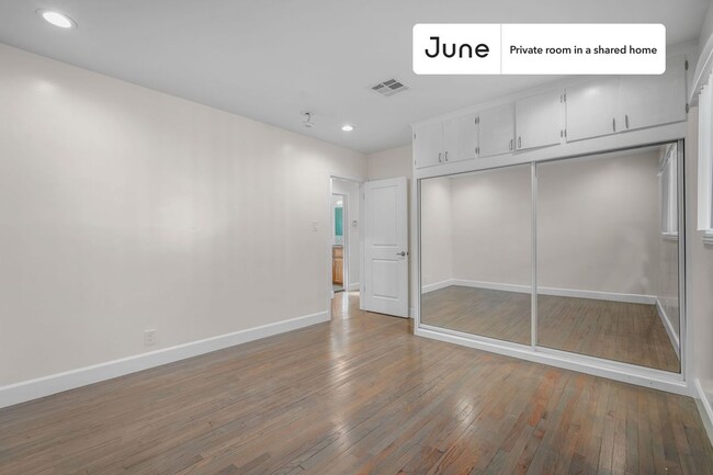 Private bedroom in 4 bed/2 bath Home in Los Angeles, CA - Building Photo - Building Photo