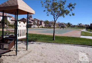 285 Midnight Moon Ln in Simi Valley, CA - Foto de edificio - Building Photo