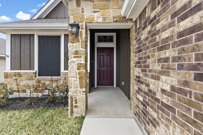 15010 Windy Meadow Ln in College Station, TX - Foto de edificio - Building Photo