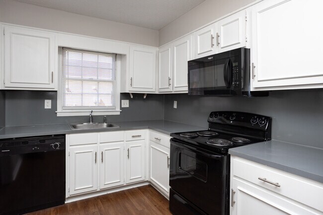 The Cove in Columbus, GA - Building Photo - Interior Photo