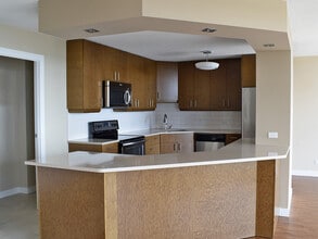 One Evergreen Place in Winnipeg, MB - Building Photo - Building Photo