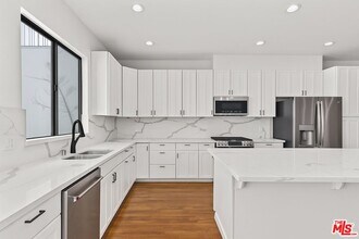 2646 Rinconia Dr in Los Angeles, CA - Building Photo - Building Photo