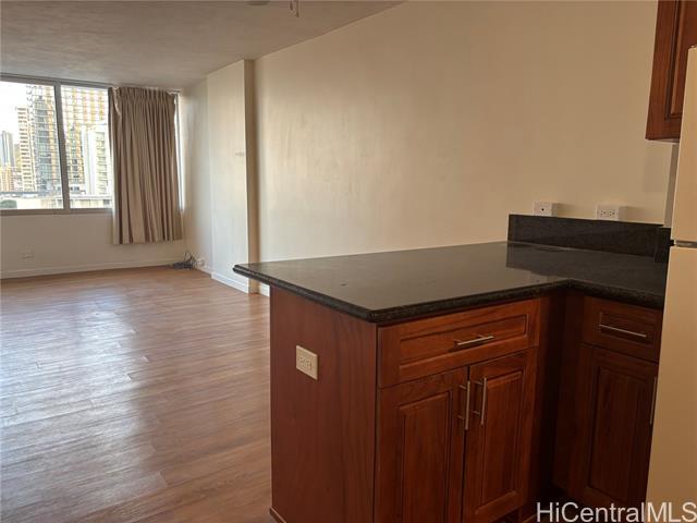 435 Seaside Ave in Honolulu, HI - Building Photo - Building Photo