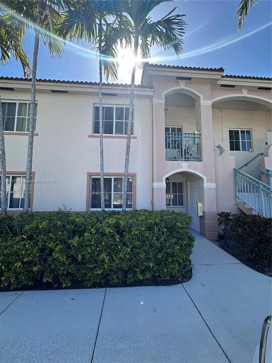 2200 NW 78th Ave in Pembroke Pines, FL - Building Photo