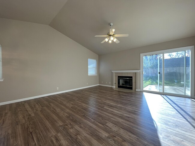 6 Knotts Glen Ct in Chico, CA - Foto de edificio - Building Photo