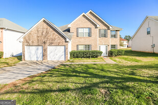 9492 Creekside Rd in Jonesboro, GA - Building Photo