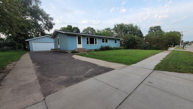 2212 Bartlett Ave in Altoona, WI - Building Photo - Building Photo