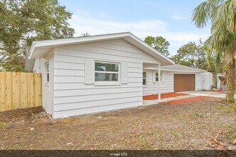 2255 S Lagoon Cir in Clearwater, FL - Building Photo - Building Photo