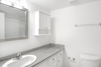 455 Racine Ave in Dorval, QC - Building Photo - Building Photo