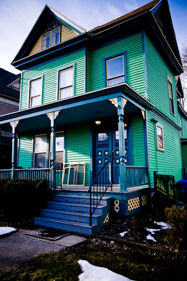 129 Green St, Unit 3 in Syracuse, NY - Foto de edificio - Building Photo