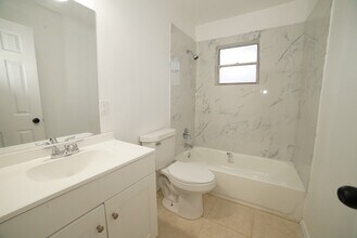 3307 Pershing St, Unit 2 in Kissimmee, FL - Building Photo - Building Photo