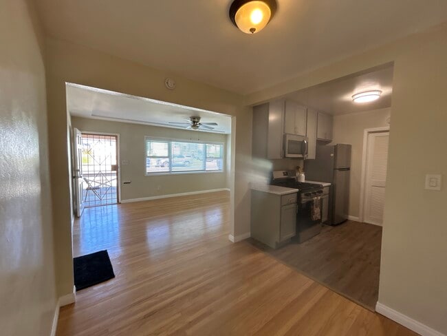 5525 Bolivar St in San Diego, CA - Foto de edificio - Building Photo