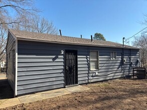 2551 Dakar Ave in Memphis, TN - Foto de edificio - Building Photo