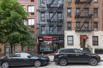 236 E 95th St in New York, NY - Building Photo - Building Photo