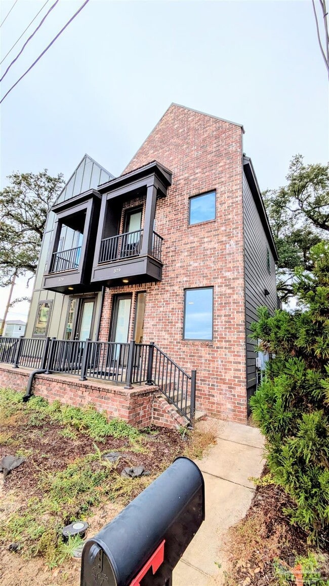 379 S Clubbs St in Pensacola, FL - Foto de edificio - Building Photo