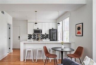 1460 W Peachtree St NW, Unit 320 in Atlanta, GA - Building Photo - Building Photo
