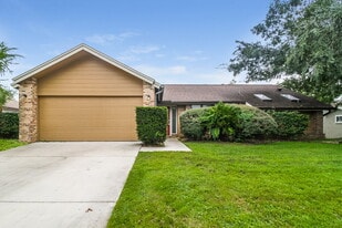 235 S Shadow Bay Dr in Orlando, FL - Building Photo