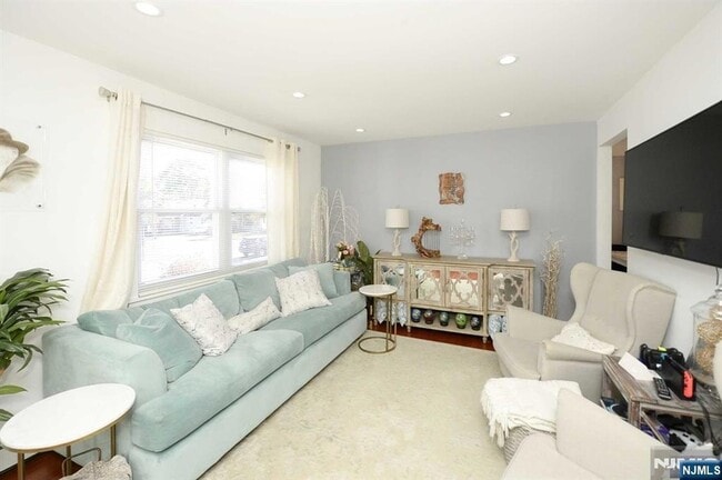 38-41 Taylor Road Unit in Fair Lawn, NJ - Building Photo - Building Photo