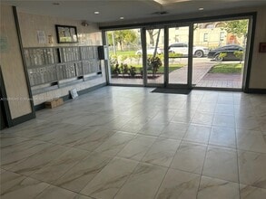 1250 NE 125th St in North Miami, FL - Building Photo - Building Photo