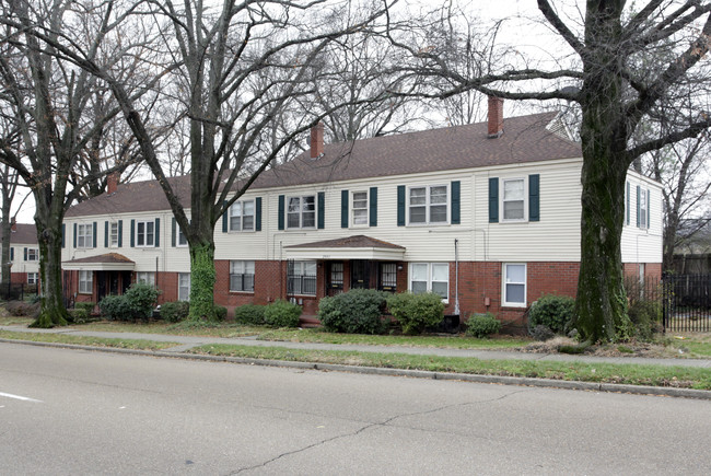 Walnut Grove Road Apartments in Memphis, TN - Building Photo - Building Photo