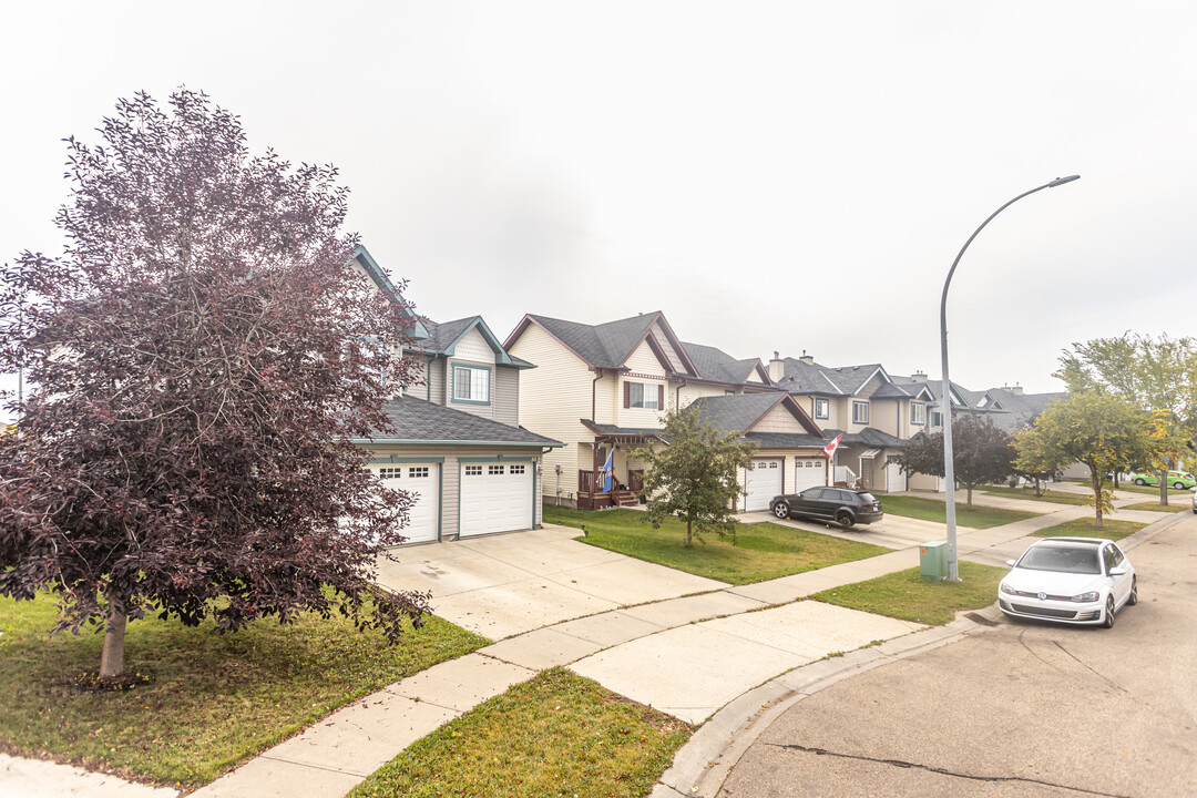 101 Galloway Wynd in Fort Saskatchewan, AB - Building Photo