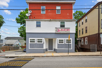 645 Douglas Ave in Providence, RI - Building Photo - Building Photo