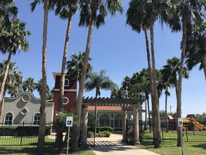 La Herencia Apartments in Mercedes, TX - Foto de edificio - Building Photo