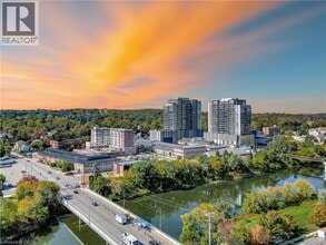 15 Glebe St in Cambridge, ON - Building Photo - Building Photo