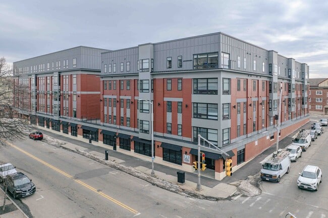 Acre Crossing in Lowell, MA - Foto de edificio - Building Photo