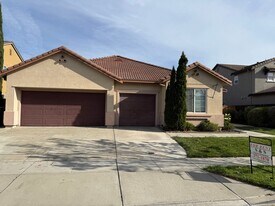 3364 Bridgeway Lakes Dr in West Sacramento, CA - Building Photo