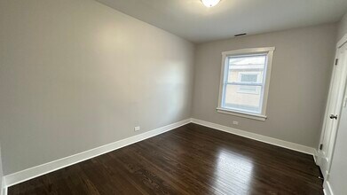 5226 N Bernard St in Chicago, IL - Foto de edificio - Building Photo