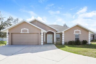 4995 Hurley Ave in North Port, FL - Building Photo