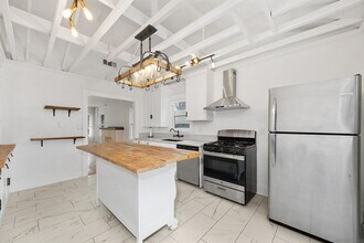 1139 N Summit Ave in Pasadena, CA - Building Photo - Building Photo
