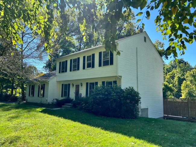 23 Taylor Rd in New Milford, CT - Building Photo - Building Photo
