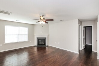 2836 Meadow Creek Dr in Dallas, NC - Building Photo - Building Photo