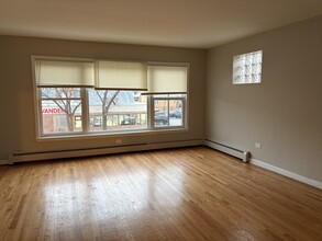 6047 W Fullerton Ave, Unit 2nd floor in Chicago, IL - Building Photo - Building Photo