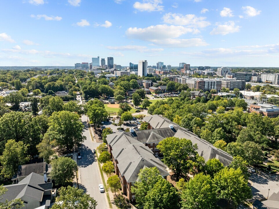 900 Moses Ct in Raleigh, NC - Foto de edificio