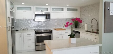 6801 Indian Creek Dr-Unit -803 in Miami Beach, FL - Building Photo - Building Photo