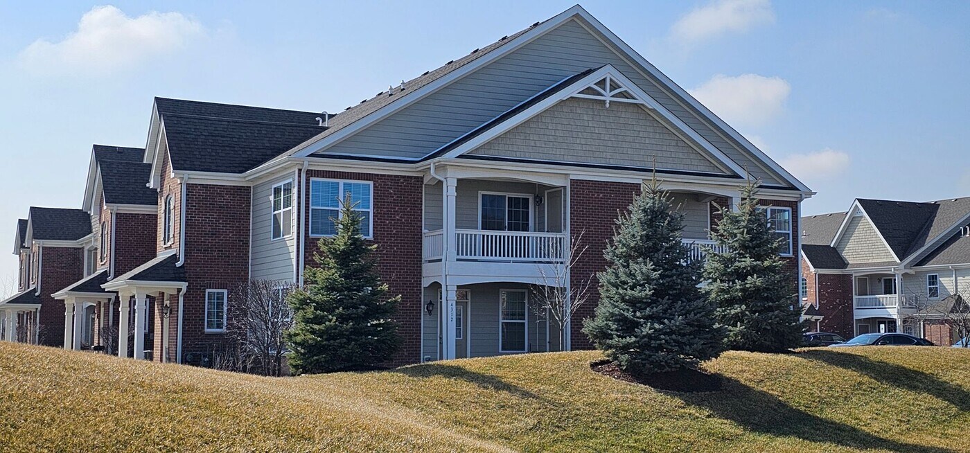 521 Timber Pointe Dr in Joliet, IL - Building Photo
