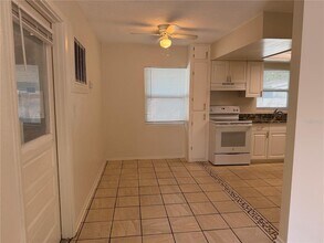 817 Margo St in Tarpon Springs, FL - Building Photo - Building Photo